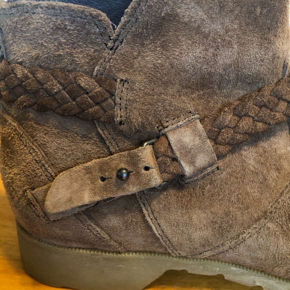 Teva boots. Chocolate suede with braiding detail. - Picture 5 of 9